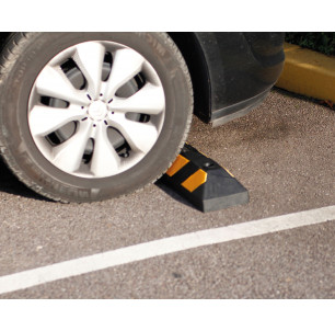 butee roue parking stationnement caoutchouc jaune et noir securite batiment delimitation place voiture procity spl 2